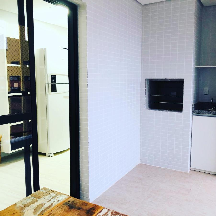 Apto Aconchegante: Beachfront Comfort with BBQ & Daily Cleaning Guaruja Exterior photo