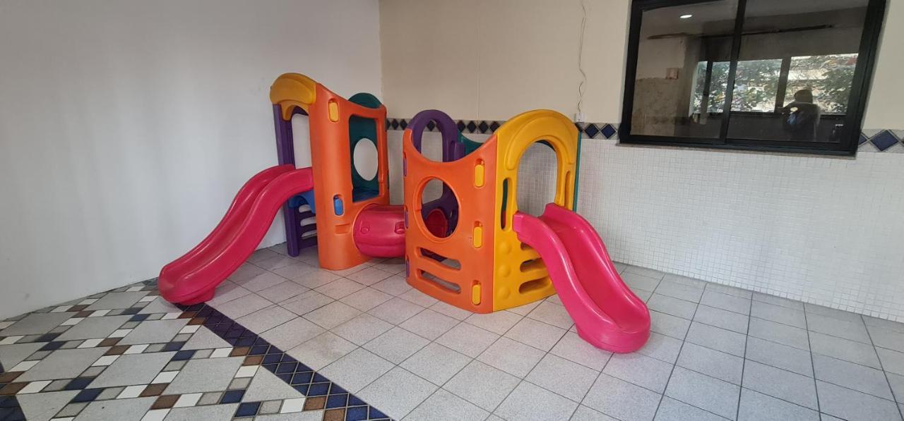 Apto Aconchegante: Beachfront Comfort with BBQ & Daily Cleaning Guaruja Exterior photo